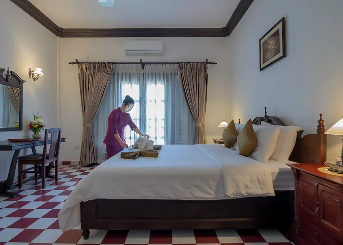 Chateau D'angkor La Hotel