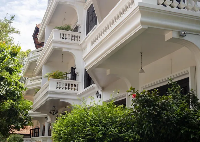 Chateau D'angkor La Hotel