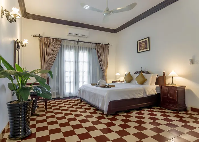 Chateau D'angkor La Hotel